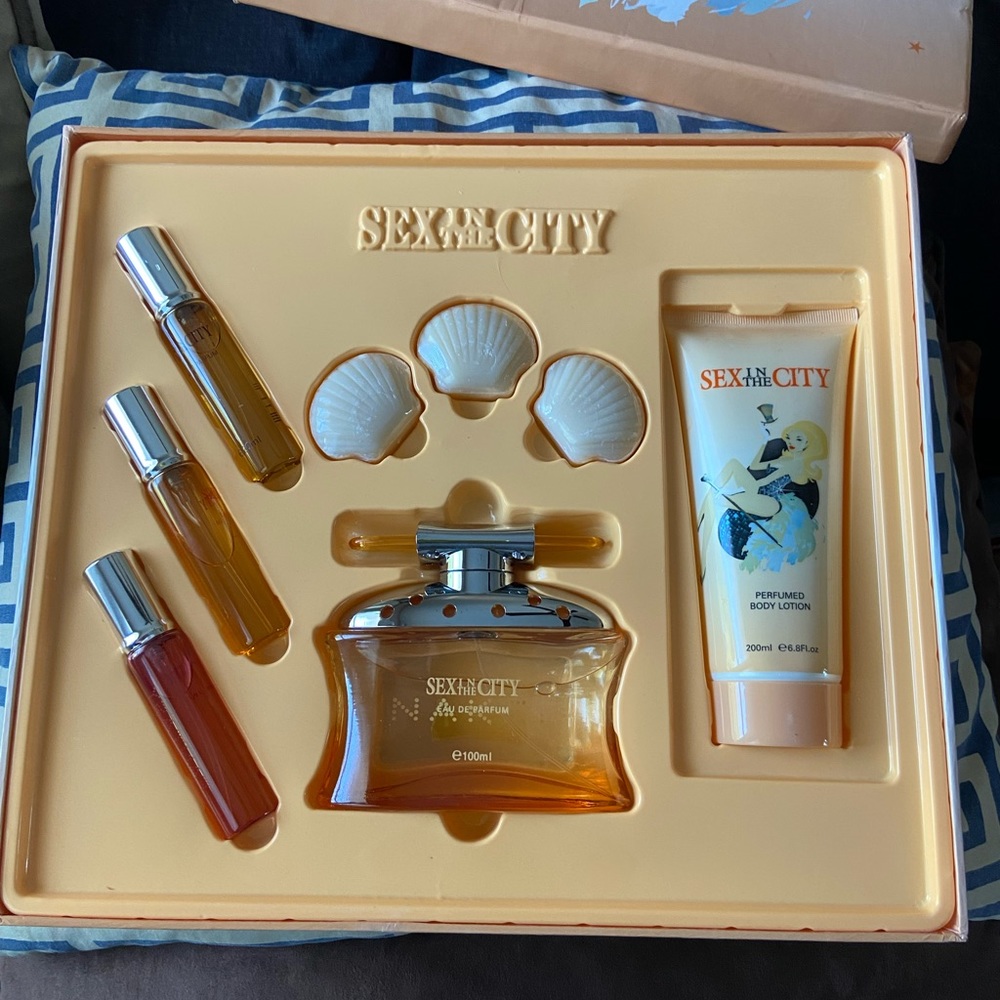 Brand New SEX and the CITY Feelings Gift Set 8 Piece